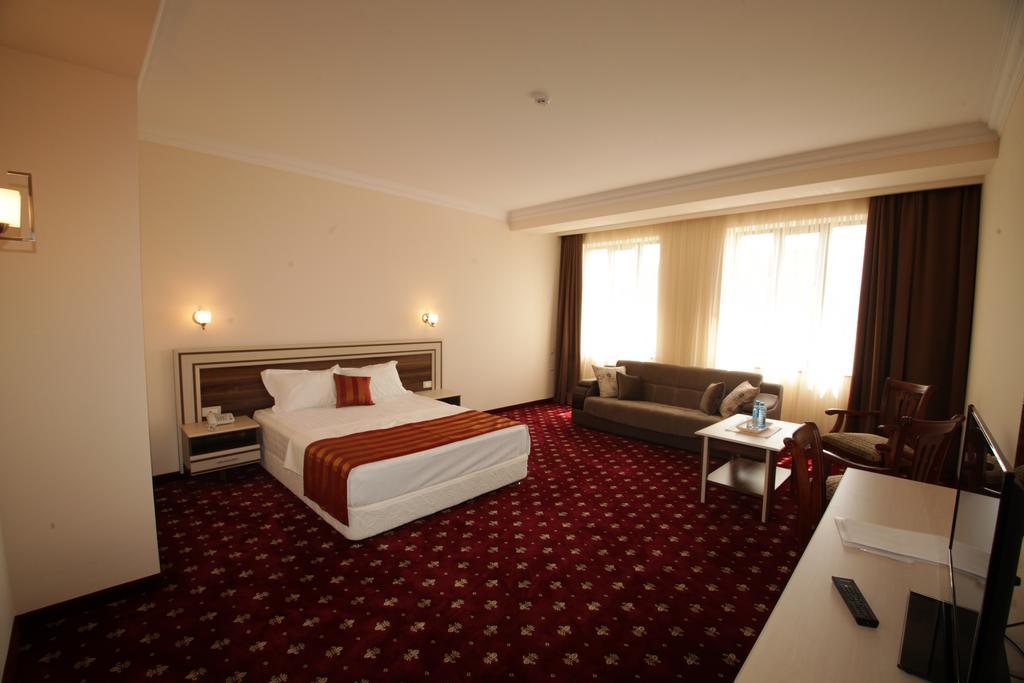 Artsakh Hotel Jerevan Exteriör bild