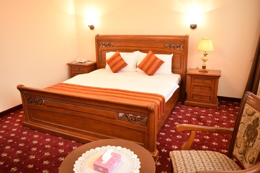 Artsakh Hotel Jerevan Exteriör bild