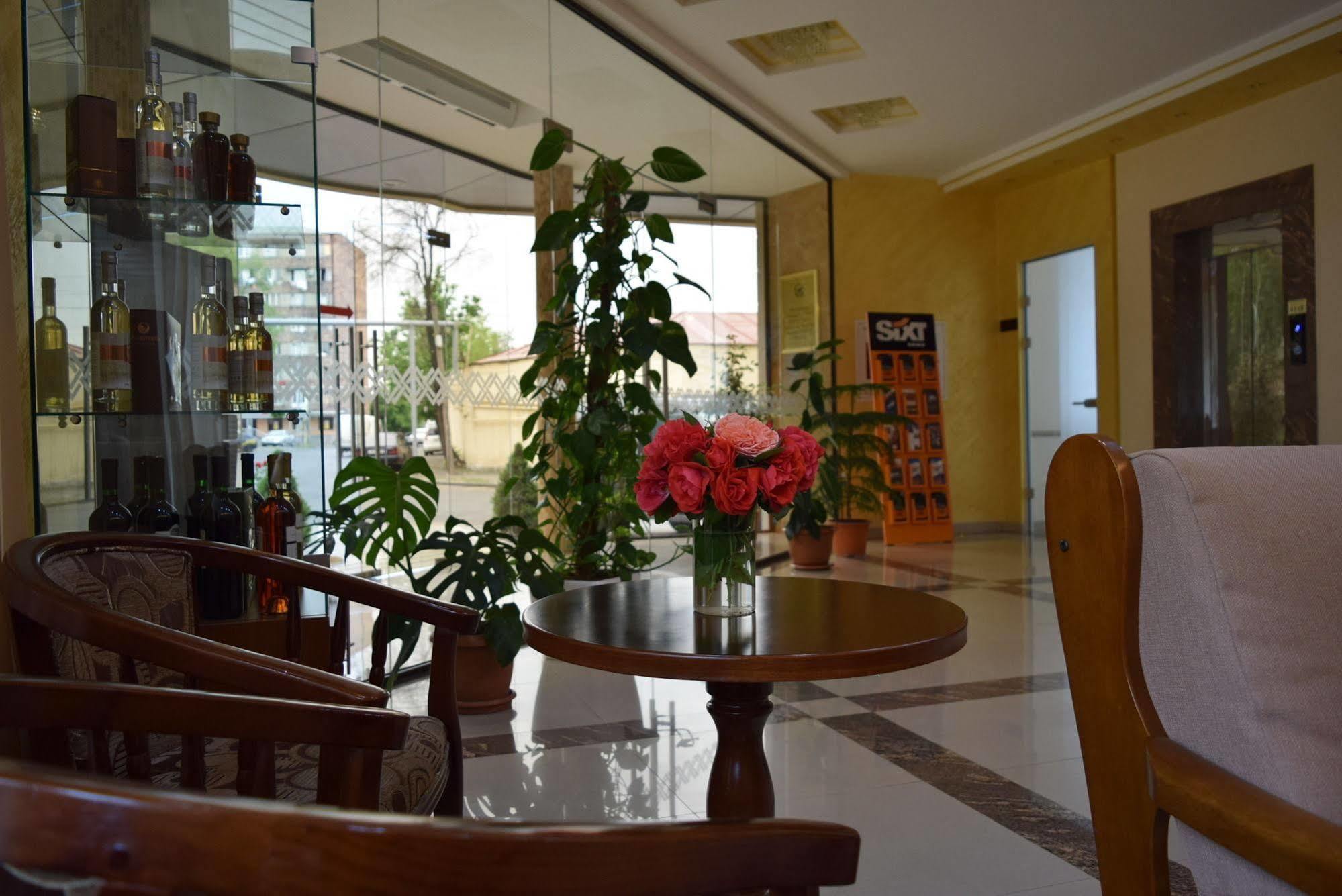 Artsakh Hotel Jerevan Exteriör bild