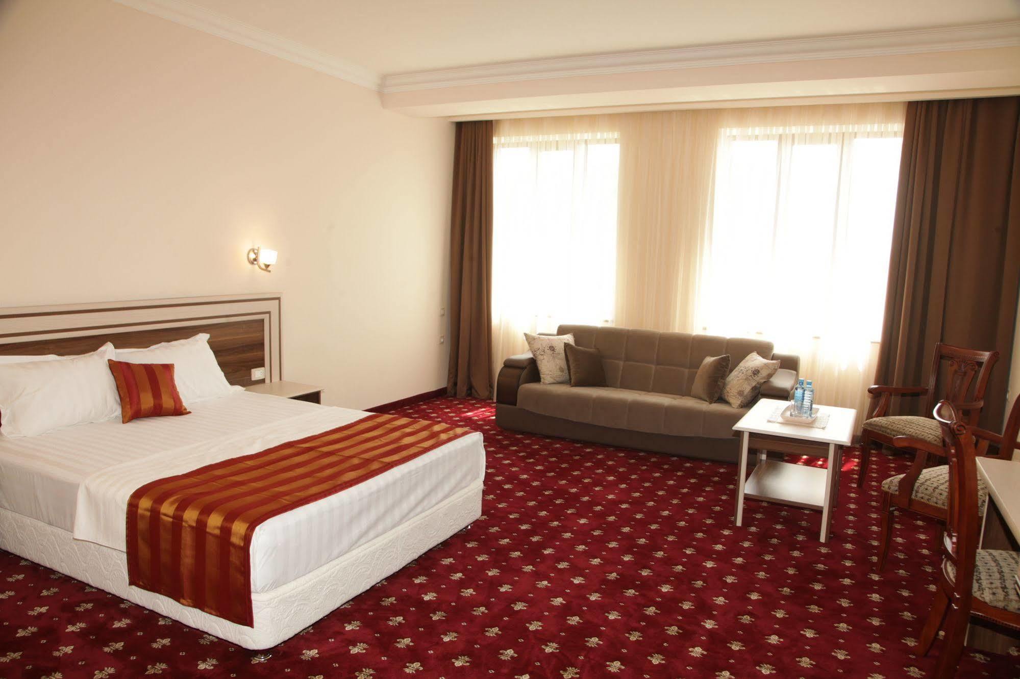 Artsakh Hotel Jerevan Exteriör bild